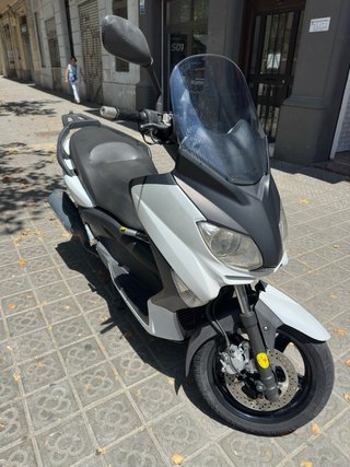 Yamaha X-Max 125 Negra/Blanca