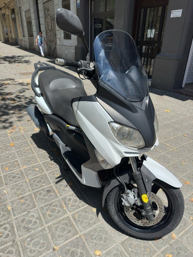 Yamaha X-Max 125 Negra/Blanca