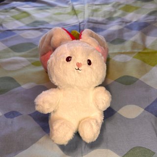 Peluche coniglietto trasformabile in fragola