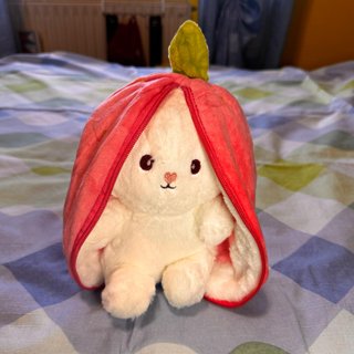 Peluche coniglietto trasformabile in fragola