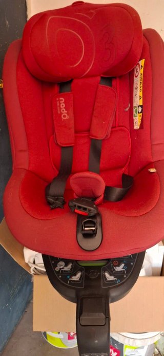 Seggiolino auto infantile rosso Marca Nado - alta gamma