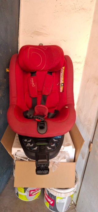 Seggiolino auto infantile rosso Marca Nado - alta gamma