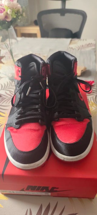 Nike Air Jordan 1 Mid Satin Black Red