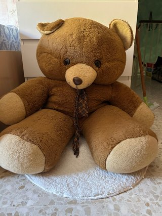 Grande orsetto di peluche marrone