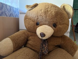Grande orsetto di peluche marrone