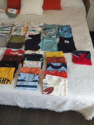 Consegna di abbigliamento per bambini taglia 110