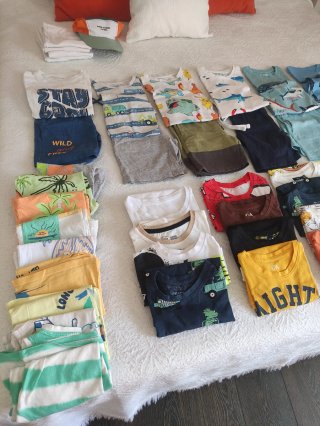 Consegna di abbigliamento per bambini taglia 110