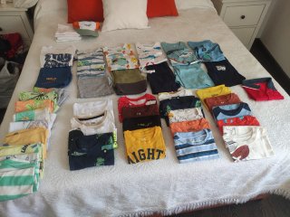 Consegna di abbigliamento per bambini taglia 110