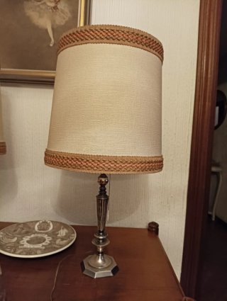 Lámpara de mesa antigua