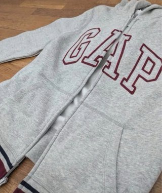 Sudaderas GAP grises precio de una la mitad