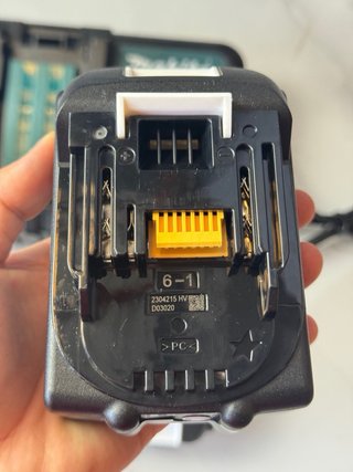 Cargador Makita DC18RC y 3 Baterías 18V