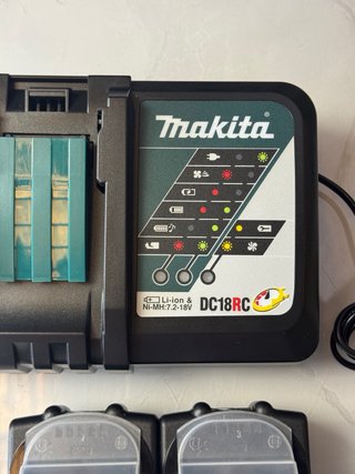 Cargador Makita DC18RC y 3 Baterías 18V