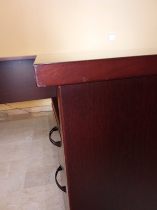 Mesa de despacho con cajonera