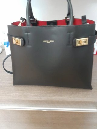Borsa Victoria & Hugo nera con interno rosso