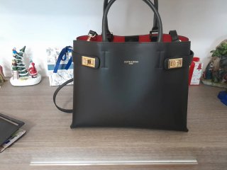 Borsa Victoria & Hugo nera con interno rosso