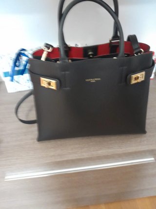 Borsa Victoria & Hugo nera con interno rosso