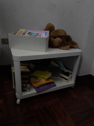 Mesa auxiliar con ruedas