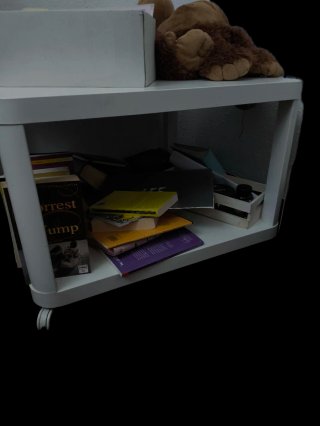 Mesa auxiliar con ruedas