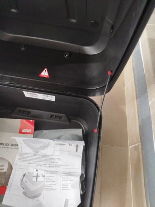 Maleta CON soporte Givi Negra y Plateada Nueva