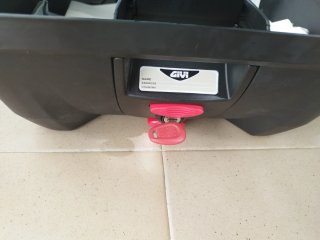 Maleta CON soporte Givi Negra y Plateada Nueva