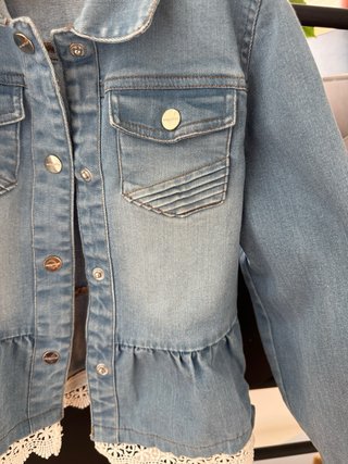 Giubbotto da ragazza in denim con pizzo