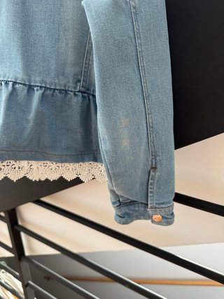 Giubbotto da ragazza in denim con pizzo