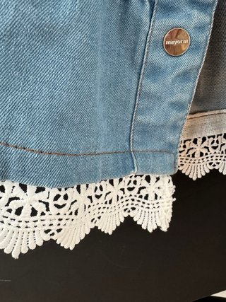 Giubbotto da ragazza in denim con pizzo