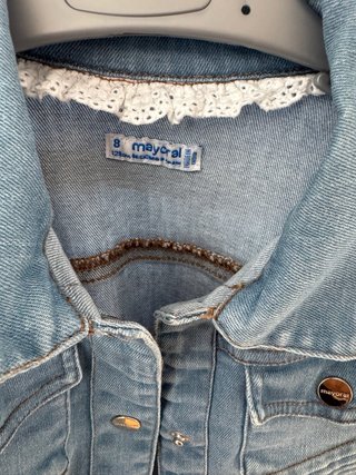 Giubbotto da ragazza in denim con pizzo