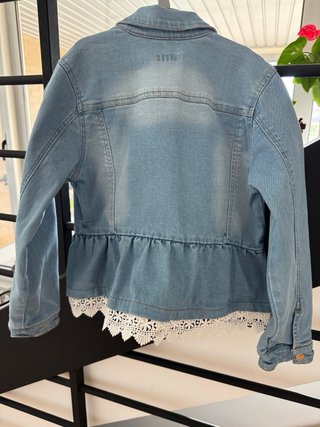 Giubbotto da ragazza in denim con pizzo