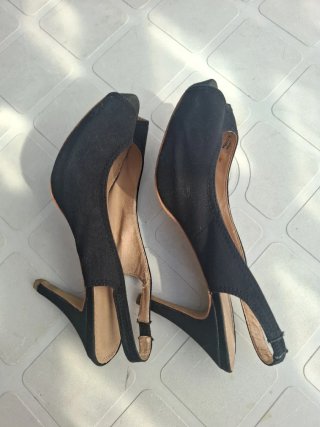 Zapatos de fiesta negros peep toe