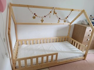 Cama infantil de madera