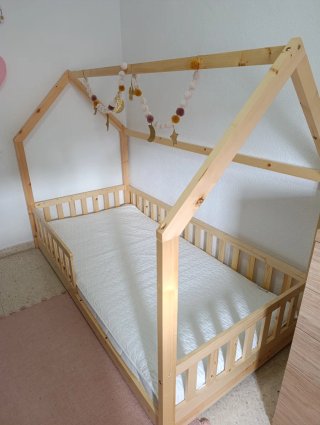 Cama infantil de madera