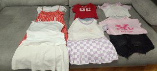 Consegna di abbigliamento per bambine 8-10 anni