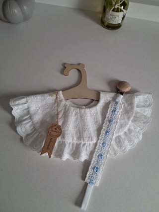 Colletto e ciuccio bianco ricamato