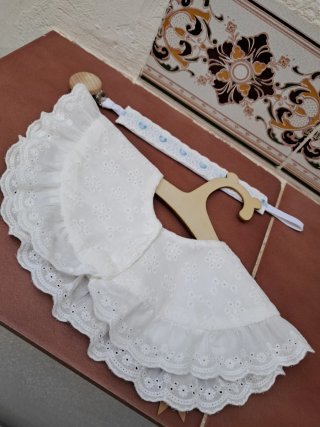 Colletto e ciuccio bianco ricamato