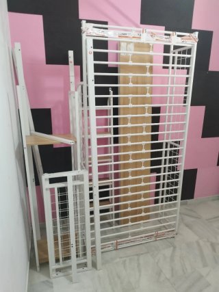 Cama alta con escritorio y estantería