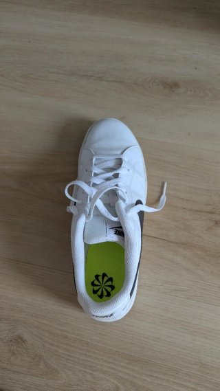 Tenis Nike court royale.