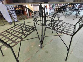 Mesa Mosaico Redonda + 4 Sillas Metálicas