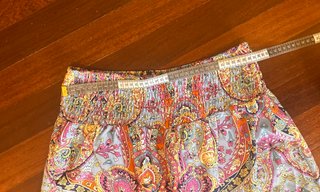 Pantalón estampado ancho de mujer