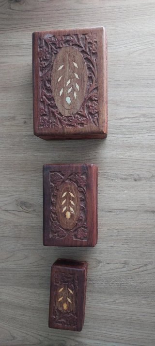Cajas de madera tallada