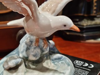 Figura Gaviota Porcelana Vintage R.M. Spain