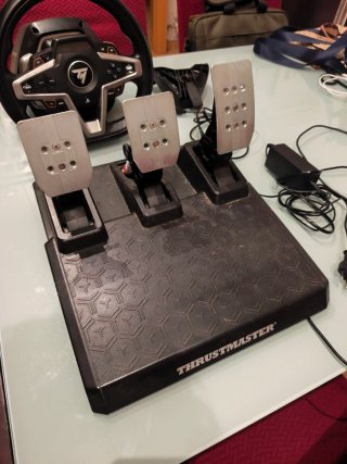 Thrustmaster T248 (PS5/PS4/PC) con pedales