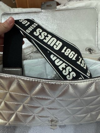 Bolso Guess Plateado Acolchado