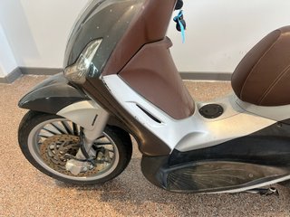 Piaggio Beverly 300 Gris Marrón