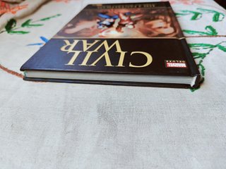 4 Fantásticos Civil War. Marvel Deluxe. Panini.