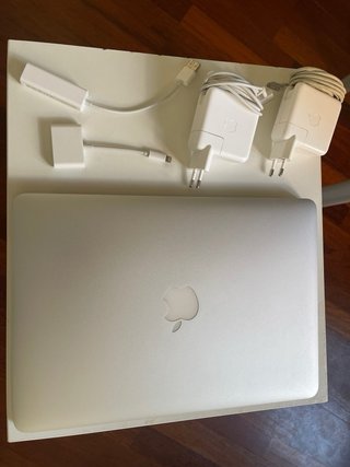 MacBook Air 13 2017 i5 8GB RAM + Accesorios