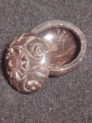 Pastillero de piedra tallada