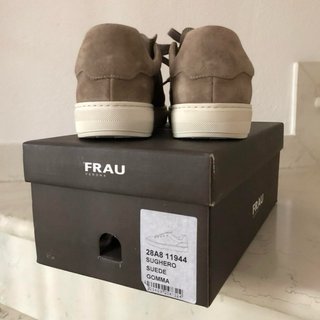 Sneakers Frau scamosciate beige nuove