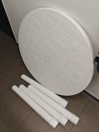 Mesa redonda de plástico para terraza de 90cm