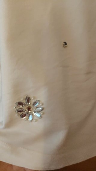 Camiseta blanca pedrería talla 46